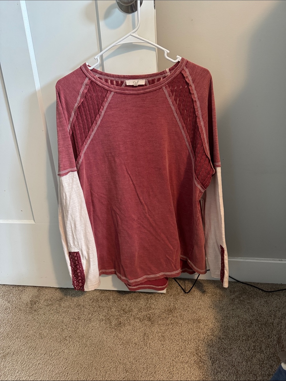easel Two-Tone Raglan Long Sleeve Top in Dusty Rose and White